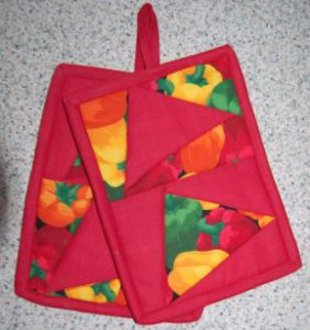 Grydelapper syet med crazy patchwork.