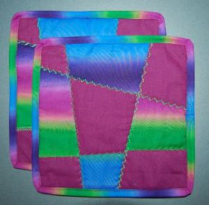 Grydelapper syet med crazy patchwork.