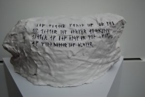 Vejledning til jellingesten i gips. Undervisning i Jellingestenene og Vikingetiden.