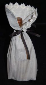 Upcycling af skjorter. ærmerne bruges til gaveposer.