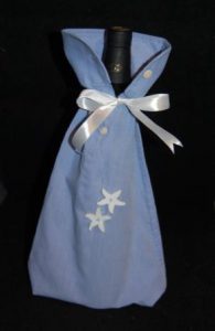 Upcycling af skjorter. ærmerne bruges til gaveposer.