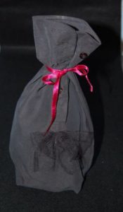 Upcycling af skjorter. ærmerne bruges til gaveposer.