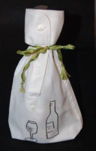 Upcycling af skjorter. ærmerne bruges til gaveposer.