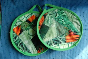 Grydelapper syet med crazy patchwork.