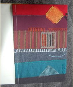 Tekstil omslag til ringbind med crazy patchwork.