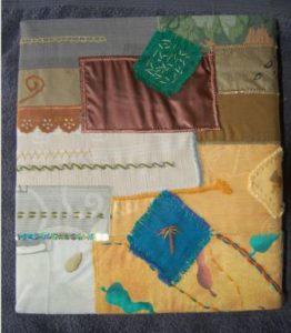 Tekstil omslag til ringbind med crazy patchwork.