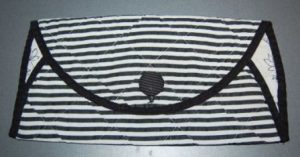 Vatterede dækkeservietter genbruges til en lille taske.