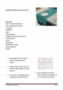 Tekstiltryk med frysepapir og pyntet med frit broderi. Dobbelt dækkeserviet.