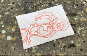 Ide og vejledning til re-design af gammelt hvidt broderi.