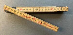 Elevopgaver med forskellige måder at måle med tommestok.