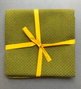 Aidastof til broderi. kan købes i forskellige farver og kvaliteter.