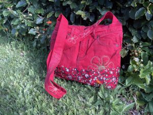 Upcycling af gamle cowboybukser til ny yndlingstaske.