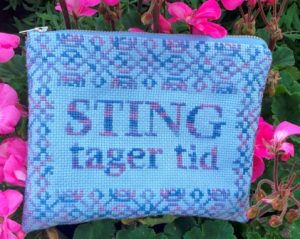 Kit til korsstingsbroderi Sting tager tid.