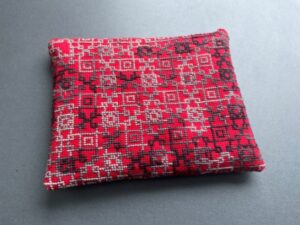 Broderi er det nye sort Korsstingsbroderi.