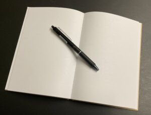 A5 skitsebog med blanke sider.